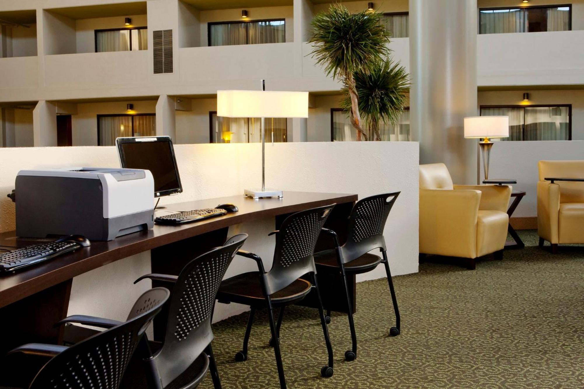 Crowne Plaza Indianapolis-Airport By Ihg Hotel Kültér fotó